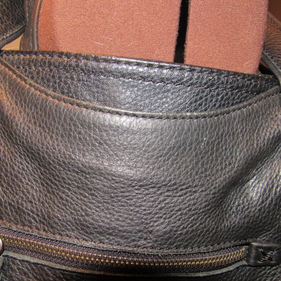 THESAK LADIES GENUINE LEATHER SHOULDER BAG. BLACK. 13 X 12 X 3 INCHES. - Picture 4 of 9